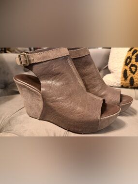 Women's Korks  Taupe Peep-Toe Wedge Sandals with Ankle Buckle Size 7 leather